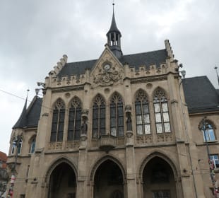 Beim Erfurter Rathaus am Fischmarkt