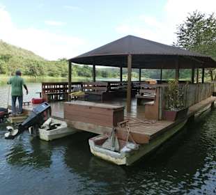 Flussboot auf dem Tanama Fluß