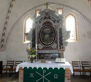 Der Altar der Kirche St. Firminus
