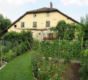 Urwüchsiges, altes Haus