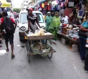 Seitenstrassen um den Kariakoo Markt
