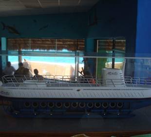 Modell vom U-Boot im Atlantis-Office