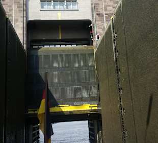 Auf dem Weg zur größten Wasserkreuzstr. der Welt