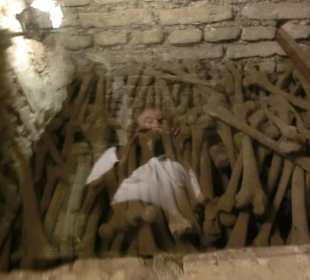 In den Katakomben von Lima