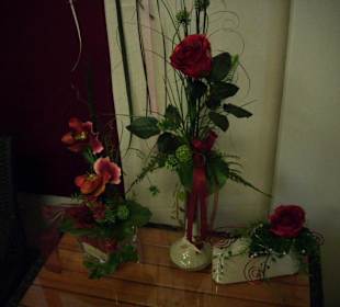 Rosen und Orchideen