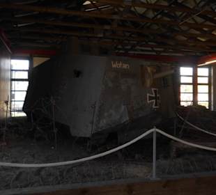 Nachbau eines der ersten Panzer