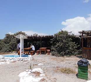 Anlagestrand mit Taverne