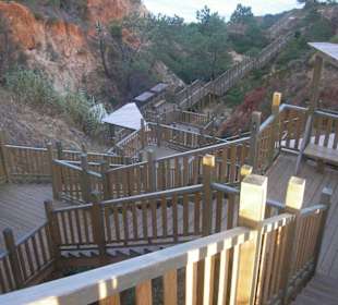 Holztreppe zum Strand