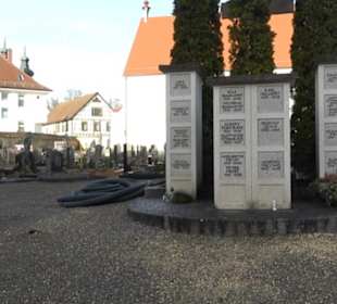 Gefallenen-Denkmal am Friedhof