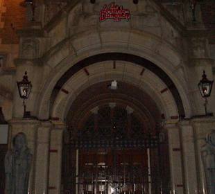 The Dungeon - Entree by night