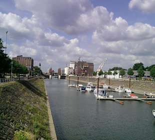 Schöne Spaziermöglichkeiten am Wasser