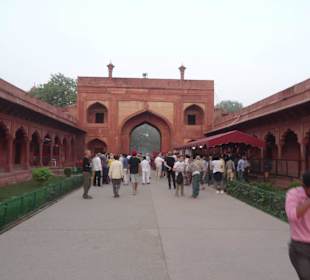 Im Gelände des Taj Mahal