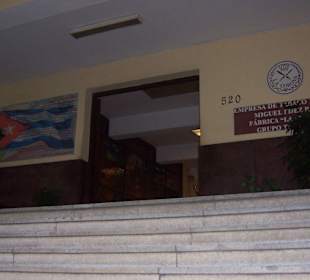 Eingang einer Zigarrenfabrik