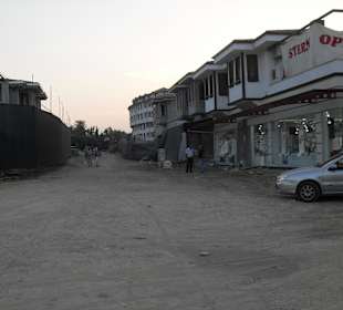 Neue Läden im Aufbau