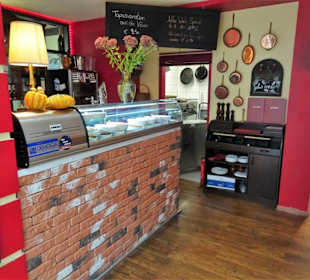 Tresen und Küche des La Uva