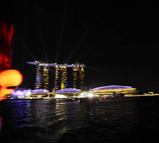 Lasershow vom Wasser