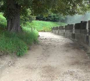 Entlang der Festungsmauer