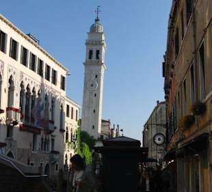 Ein ziemlich schiefer Turm in Venedig