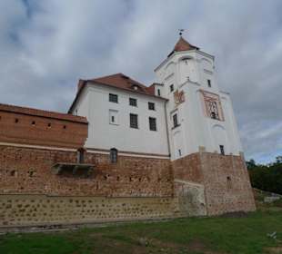 С обратной стороны замка