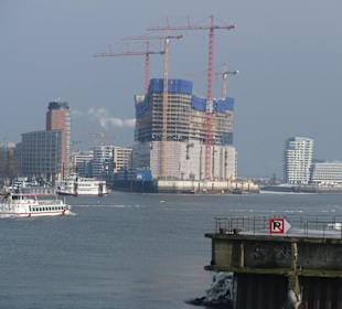 Blick auf die neue Elbphilharmonie