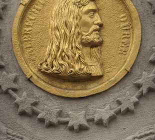 Dürer-Pirckheimer-Brunnen in Nürnberg am Maxplatz