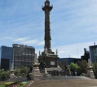 2 Minuten Fußweg zum Angel de la Indepencia