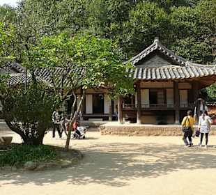 Folk Village Parkanlage