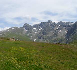 Blick zum Wildgrat und anderen Bergen