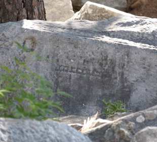 Inschrift im Stein