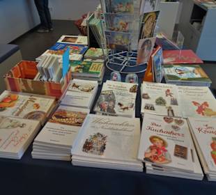 Im Museumsshop des Altonaer Museums