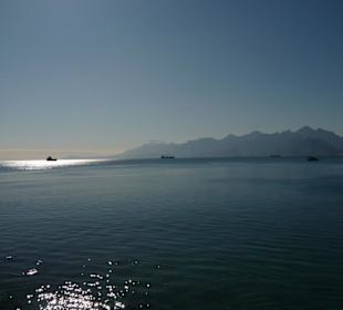 Blick aufs Meer vom Hafen