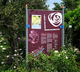 Infotafel am Eingang zum Rosengarten