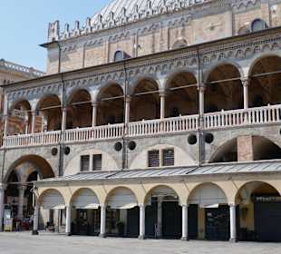 Teil der Rückseite des Palazzo dela Ragione.