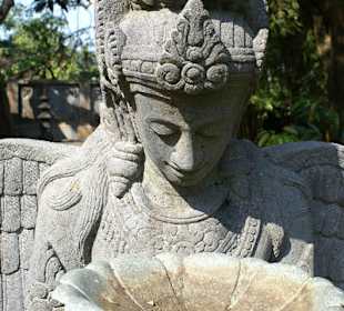 Posąg w Yogyakarcie