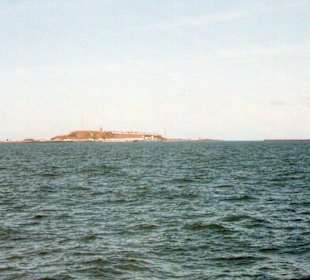 Anfahrt: Mitte Helgoland, rechts Badedüne