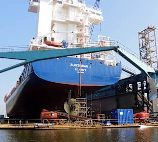 Schiffe im Schwimmdock