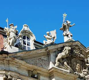 An der Frontseite Schloss