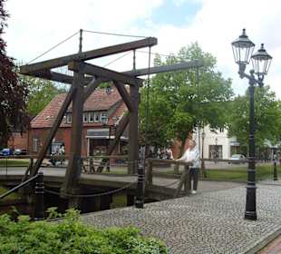 Eine Brücke über den Strom