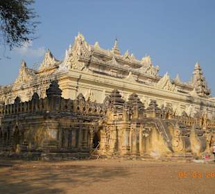 Okkaung Kloster mit schönen Stuckarbeiten