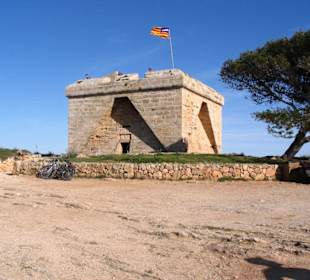 Wehrturm im Naturschutzgebiet.