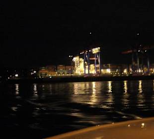 Hafenrundfahrt bei Nacht