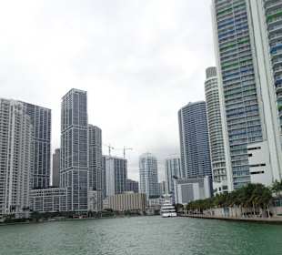 Skyline vom Wasser her