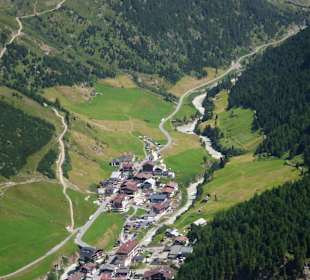 Blick auf das Bergdorf Vent