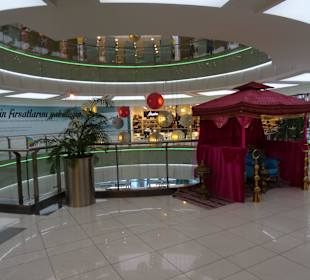 Im Kaufhaus unterwegs