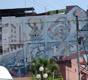Hauswandmalerei am Plaza de Dolores