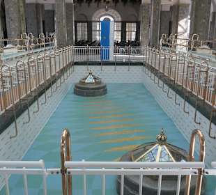 Wasserausgabestelle durch die Brunnenfrauen