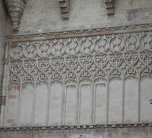 Über dem Eingangsportal