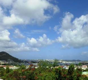 Blick auf den Hafen aus der Ferne
