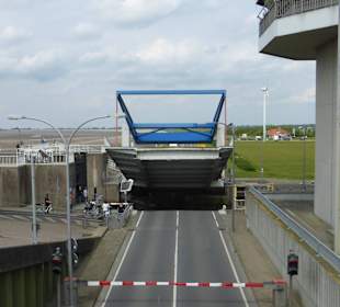 Eiderstedtrundfahrt: Am Eidersperrwerk