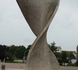 Das Monument der Völkerfreundschaft am Elbufer